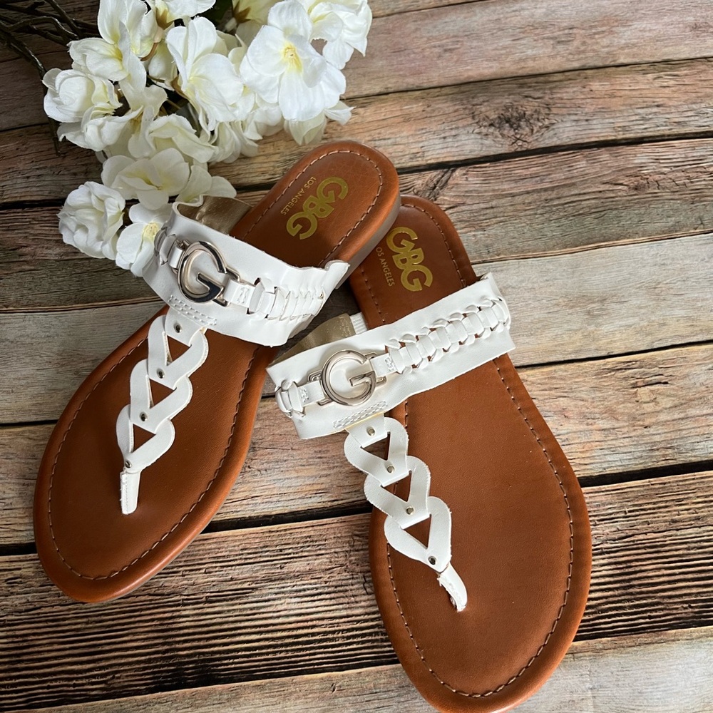 G By Guess GBG White Thong GGLaysie Slip On Sandals Size 7.5